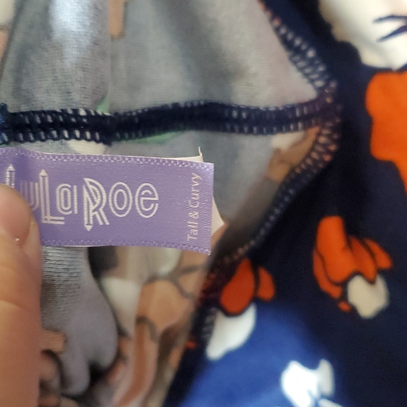 LuLaRoe tall and curvy blue floral leggings - Picture 6 of 7